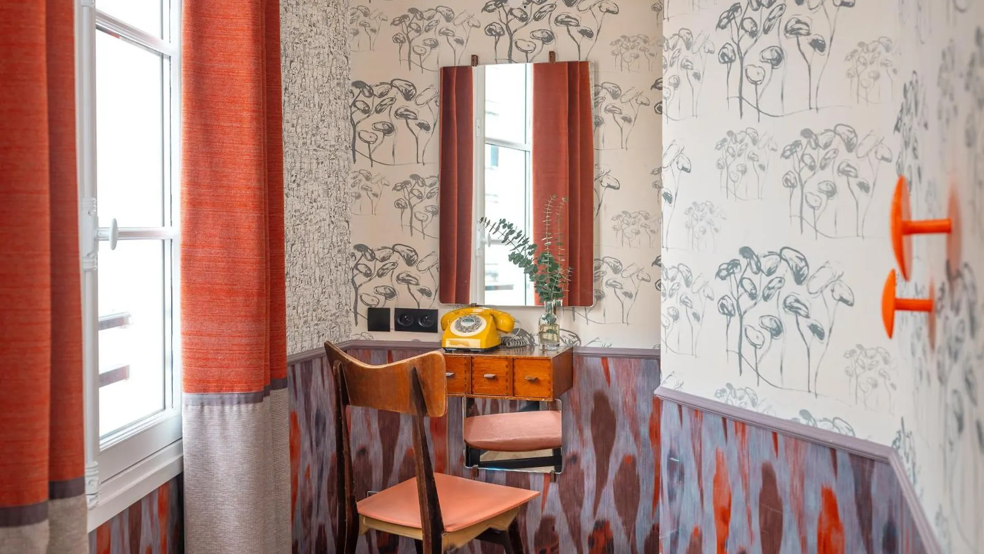 Hotel Crayon Rouge Paris